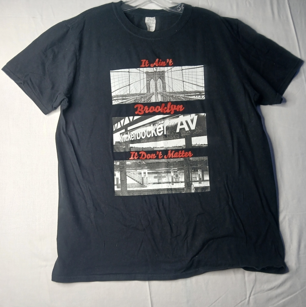 Brooklyn Bridge and a Subway Unisex T shirt size‎ L